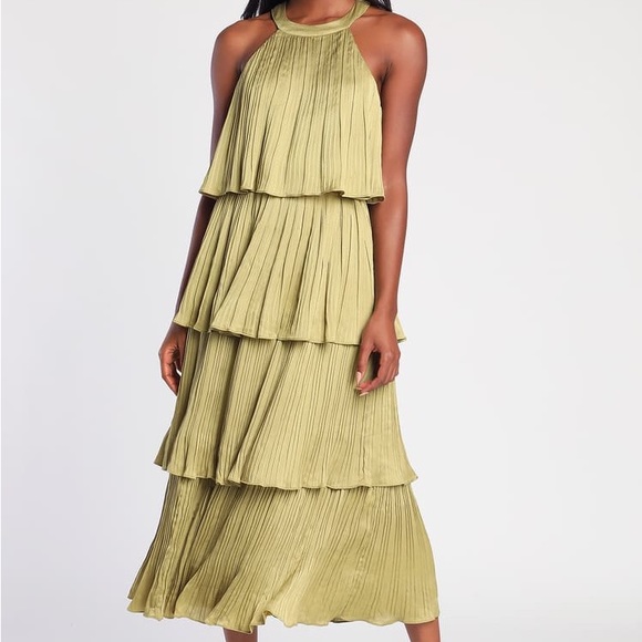 Lulu's Dresses & Skirts - Lulus Tiered Pleated Halter Midi Dress